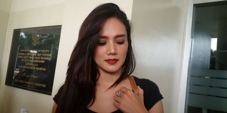 Gara-gara Cilok Muncrat, Mulan Jameela Dikomplain Anak