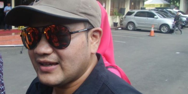 Ridho Rhoma Menangis Saat Dikunjungi Kakak-Kakaknya