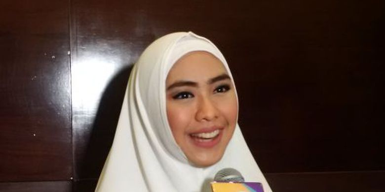 Demi Masjid di Sevilla, Oki Setiana Dewi dan Dewi Sandra Galang Dana
