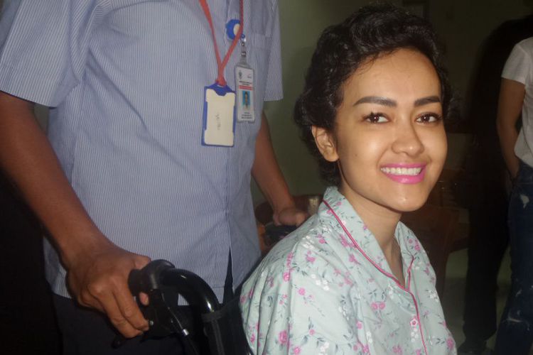 Julia Perez Jalani Pengobatan Cuci Darah di Jakarta Pusat
