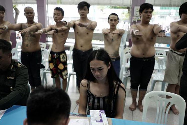 Wajib Militer adalah Mimpi Buruk Kaum Transjender di Thailand