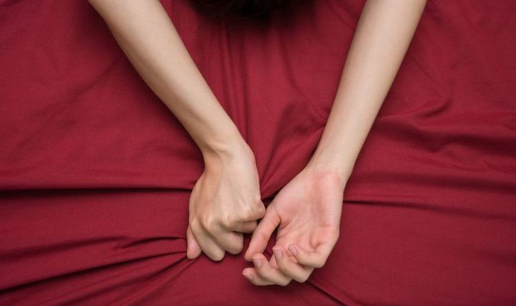 6 Tanda-tanda Wanita Memalsukan Orgasme Bercinta