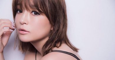 Abaikan Saran Dokter, Penyanyi Cantik Asal Jepang ini Kehilangan Pendengarannya