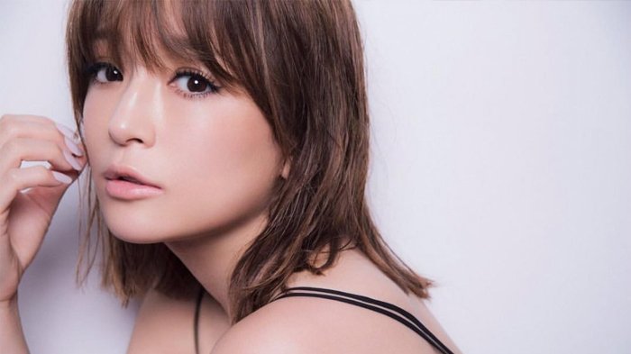 Abaikan Saran Dokter, Penyanyi Cantik Asal Jepang ini Kehilangan Pendengarannya