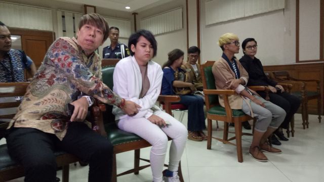 Aming Dan Evelyn Hadiri Sidang Hari ini, Aming Membawa saksi Dan Evelyn Membawa Bukti Kemesraan Mereka