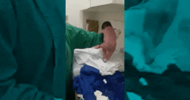 Heboh! Viral Video Bayi Baru Lahir Sudah Bisa Berjalan
