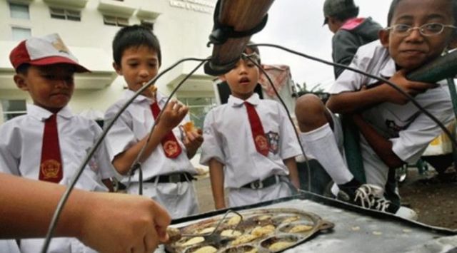 Bernostalgia Dengan Jajanan SD Yang Bikin Kamu Kangen Masa Kecil