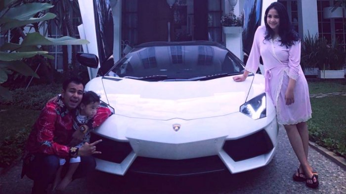 Foto Raffi Sekeluarga Pamer Mobil Baru Ini Bikin Nitizen Salfok