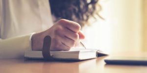 Menulis Resensi Buku Apa Manfaatnya