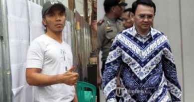 Raut Wajah Kaka Slank Tidak Bisa Sembunyikan Kesedihan