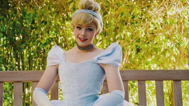 Ubah Wajah Jadi Karakter Disney sampai Idola K-pop, 7 Makeup Artist Ini. Berita Terpanas, trend dan gosip terkini dari Indonesia dan seluruh dunia. Semua le