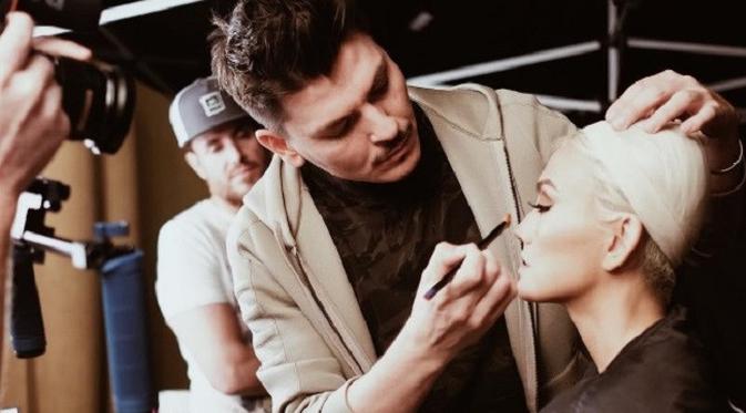 Agnes Monica Didandani Oleh Make-up Artist Kim Kardashian