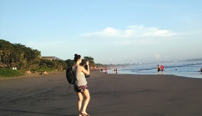 Bali Boyfriend, Temani dan Manjakan Wisatawati Jomblo yang Kesepian