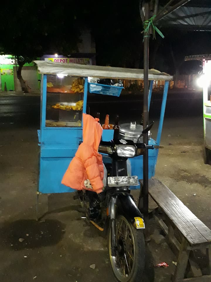Bawa Bayi keliling Dagang Bakso Alasan Bapak Ini Bikin Terharu