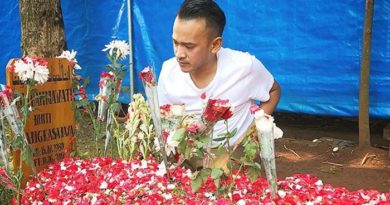 Foto Berziarah, Ruben Onsu Terima Nyinyiran Cari Sensasi!