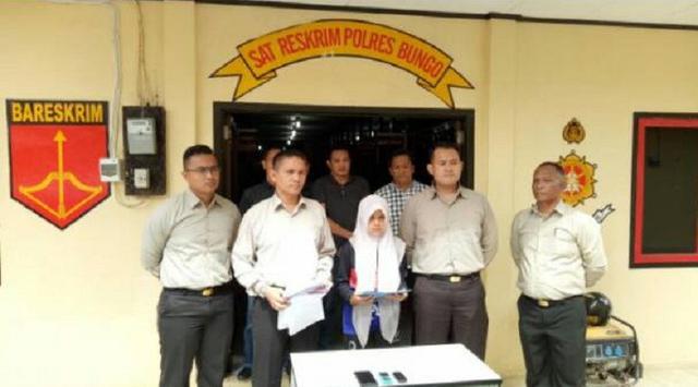 Gadis Jambi Latah Di Tangkap Karena Menghina Polisi Di Medsos