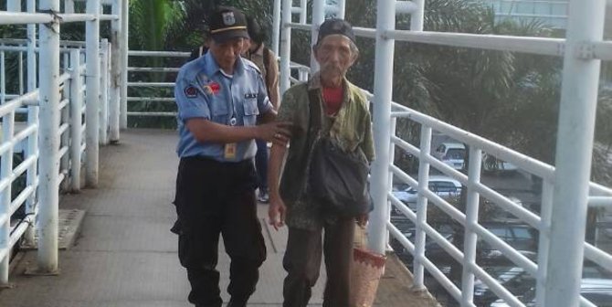 Mengejutkan Pengemis Di Jaktim Ini Bawa Uang Jutaan Rupiah Saat Di Razia
