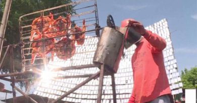 Menggunakan 1000 Cermin untuk Memasak Daging Ayam