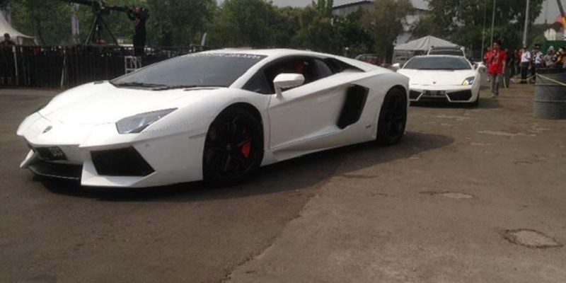 Menghitung Pajak Mobil Sport Senilai Rp 5,5 M