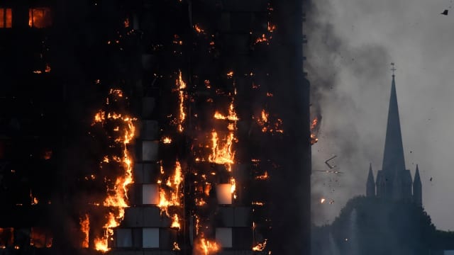 Muslim Sedang Sahur Jadi Penyelamat Pertama Saat Kebakaran Apartemen London