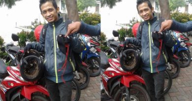 Parkir Motor Dan Tinggalkan Helm Di Jok Pria Ini Terkejut Saat Kembali