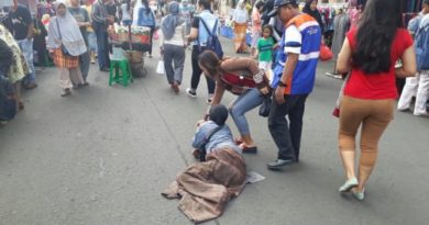 Pengemis Modus Ngesot Dalam Dua Jam Dapat Ratusan Ribu Ditangkap