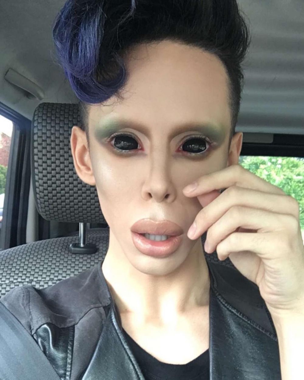 Pria Ini Nekat Jalani 110 Kali Operasi Karena Ingin Jadi Alien Tanpa Kelamin