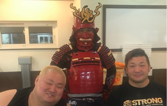 Sebuah Kedai Ramen di Jepang Hadirkan Chef Berkostum Samurai