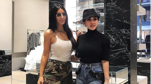Syahrini Unggah di Instagram Ketemu Kim Kardashian di Jepang