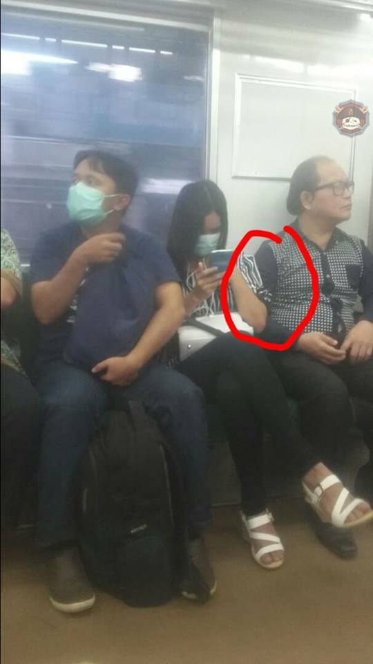 Terekam Penumpang Wanita Pergoki Bapak Aneh Saat Bangun Tidur