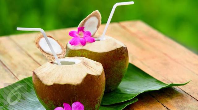 Ternyata Air Kelapa Memiliki Manfaat Yang Baik Saat Dikonsumsi Pada Bulan Ramadan.