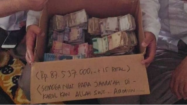 Ustaz Yusuf Mansur Posting Uang Berserakan di Masjid Sunter