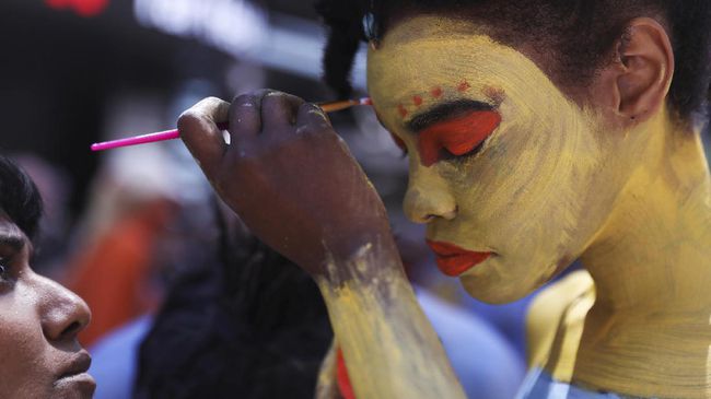 Dilukis Tanpa Busana, Dua Wanita AS Bikin Heboh Times Square