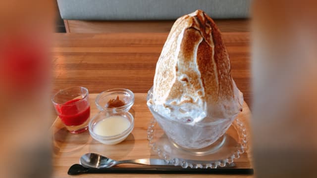 Es Serut dari Jepang yang Disajikan Dengan Bara Api Menemani Sajian Kakigori