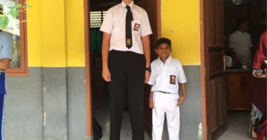 HEBOHKAN SEKOLAH DI TANGERANG, BARU KELAS 1 SMA TINGGI MENCAPAI 195 SENTIMETER