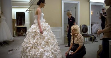 INDAH DAN UNIK, GAUN PENGANTIN INI TERBUAT DARI TISU TOILET