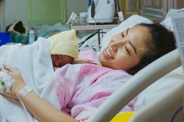 KHATAM ALQURAN SEBELUM PERSALINAN, AYU DEWI MELAHIRKAN ANAK KE 2 NYA
