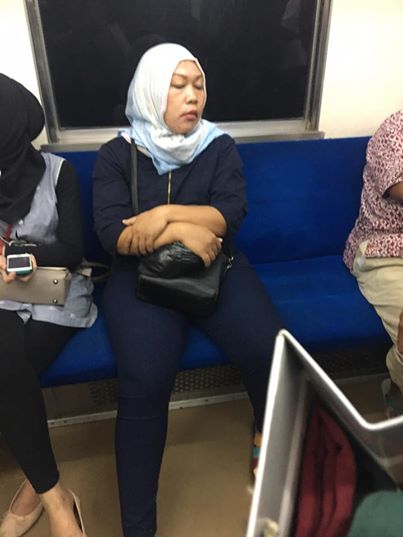 KISAH SEORANG IBU YANG MELARANG PENUMPANG LAKI LAKI DUDUK DI COMMUTER LINE RAMAI DI MEDSOS