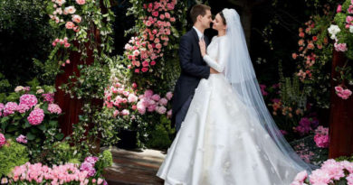 MIRANDA KERR MENIKAH, KENAKAN GAUN PENGANTIN MEWAH DARI DIOR