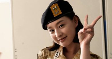 PENAMPILAN PEMERAN DI DESCENDANTS OF THE SUN, KIM JI WON SAAT TIBA DI BALI