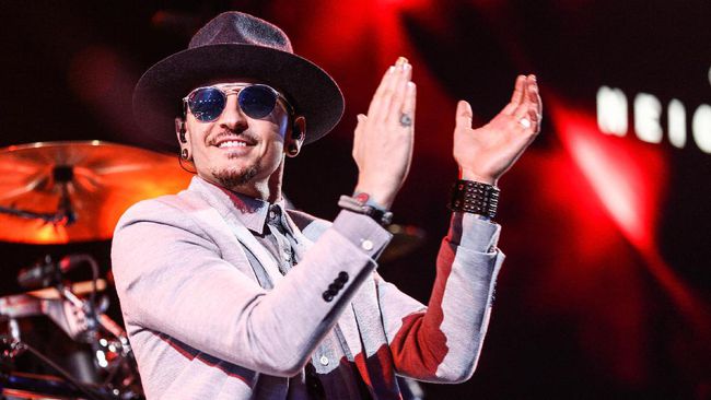 PENYEBAB UTAMA BUNUH DIRINYA VOKALIS LINKIN PARK CHESTER BENNINGTON