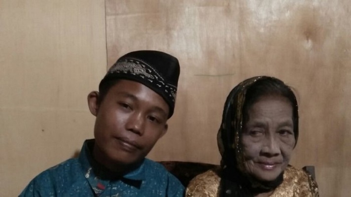 PERNIKAHAN NENEK 71 TAHUN YANG DI NIKAHI REMAJA 16 TAHUN DIGUGAT MENTERI SOSIAL