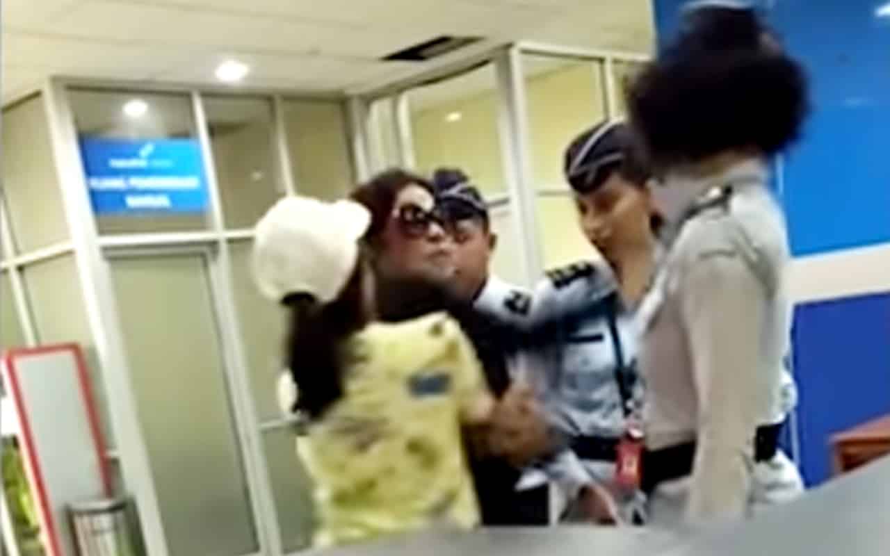 PETUGAS BANDARA MANADO DI TAMPAR ISTRI JENDRAL JADI VIRAL