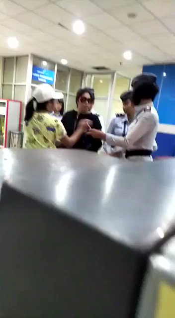 PETUGAS BANDARA MANADO DI TAMPAR ISTRI JENDRAL JADI VIRAL