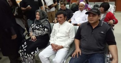 RAJA DANGDUT RHOMA IRAMA HADIRI SIDANG KASUS NARKOBA RIDHO RHOMA