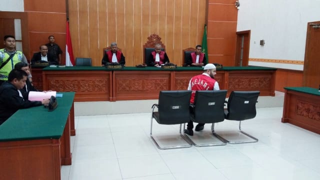RAJA DANGDUT RHOMA IRAMA HADIRI SIDANG KASUS NARKOBA RIDHO RHOMA
