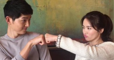 SONG HYE KYO MENANGIS BAHAGIA KETIKA SONG JOONG KI MELAMARNYA