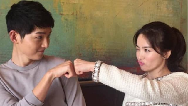 SONG HYE KYO MENANGIS BAHAGIA KETIKA SONG JOONG KI MELAMARNYA