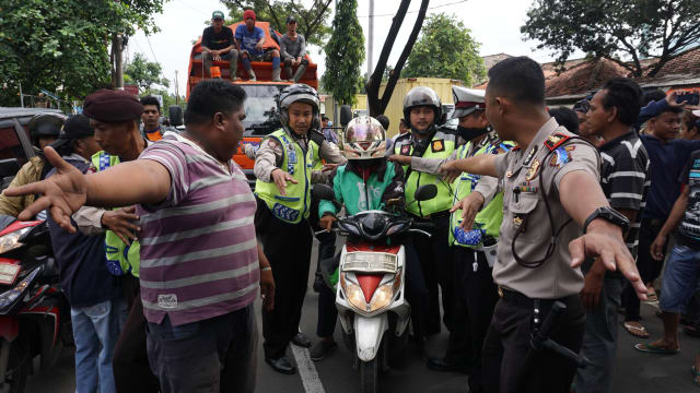 TOLAK GO JEK RATUSASAN OJEK PANGKALAN GELAR DEMO DI JAWA TENGAH