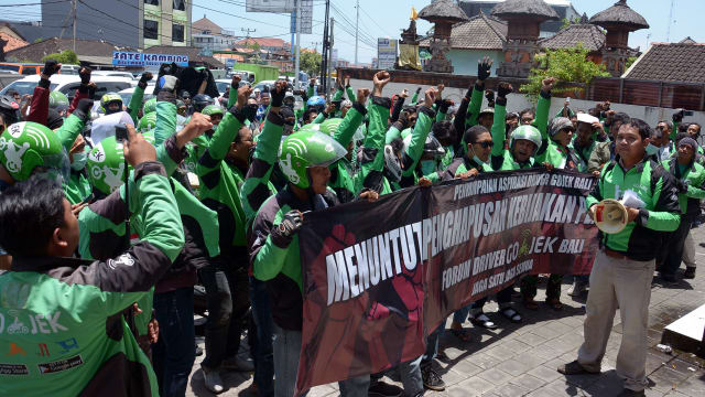 TOLAK GO JEK RATUSASAN OJEK PANGKALAN GELAR DEMO DI JAWA TENGAH